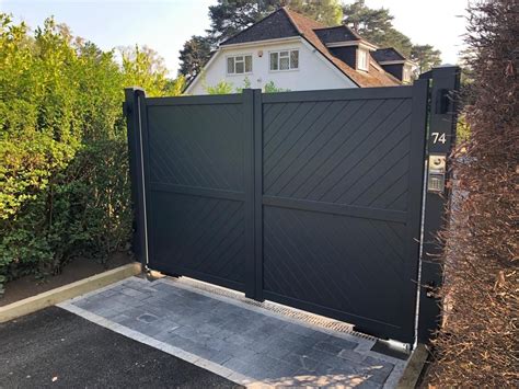 gate in aluminium with diagonal solid infill for privacy and with flat top maintenance free