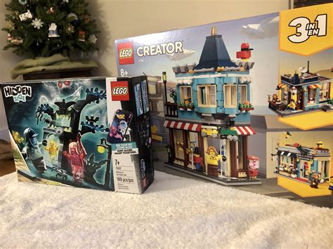 Indulge a lego creator 3in1 fan's love of detailed models in this townhouse toy store (31105) building set. These 2020 kits look Amazing! New Years came early! : lego