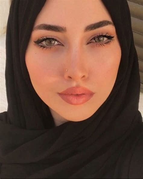 Follow Muslimahapparelthings For More 😍 Beau Hijab Maquillage Glamour Maquillage Yeux Verts
