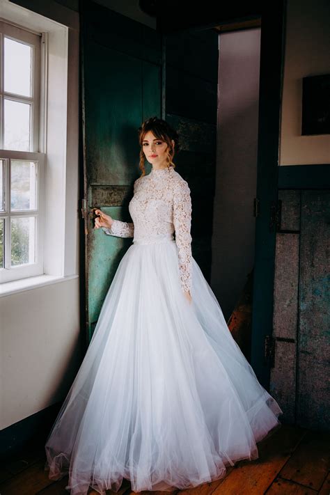 Dreamy Aurora Borealis Gown Shoot At Windthrift Hall Lea Ann Belter Bridal Simple Wedding