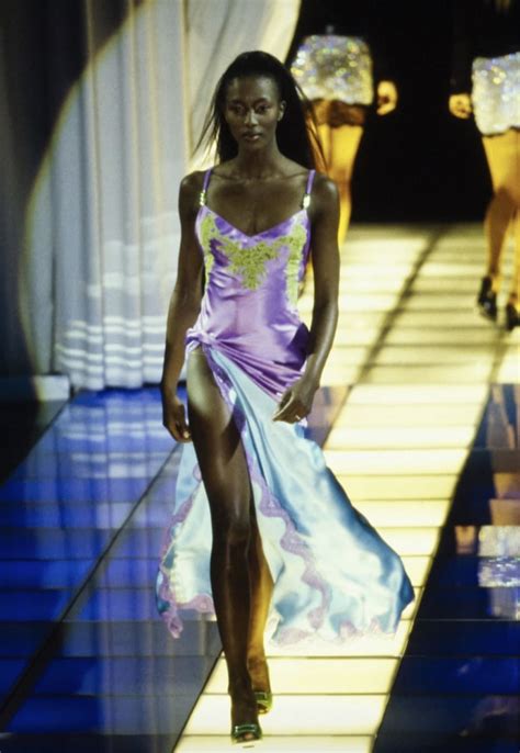 Naomi Campbell For Versace 1996 Fashion Vintage Fashion Outfits