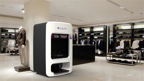 This Machine Folds Your Clothes For You