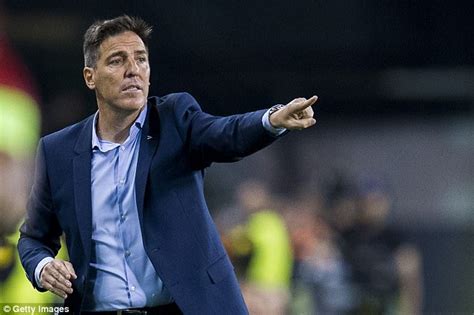 Born 13 november 1969) is an argentine retired footballer who played as a central defender, and is the current manager of paraguay. Eduardo Berizzo, DT de Paraguay: "Vamos dando pasos ...