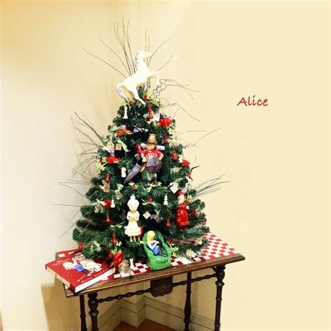 A SCRAPBOOK OF INSPIRATION: Christmas Tree Inspiration