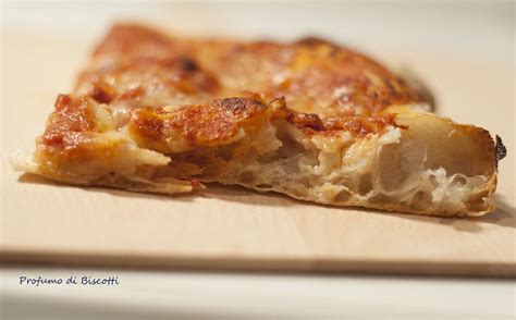 Dividi l'impasto in 4 parti, queste dosi sono per 4 pizze in teglia grande. profumo di biscotti: LA PIZZA CROCCANTE (IN TEGLIA) DI ADRIANO