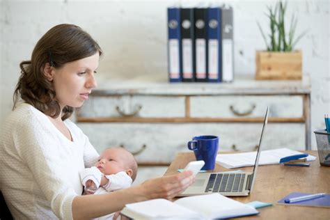 Children Of Working Mums Become Happy Adults Reveals Study