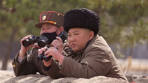 زعيم كوريا الشمالية يعلق خطط القيام بتحرك عسكري ضد الجنوب