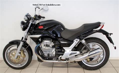 Das motorrad hat bisher noch nie regen gesehen. 2007 Moto Guzzi 750 Breva