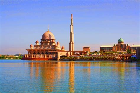 Ada beza berpolitik dengan memburukkan nama universiti dengan menganjurkan perhimpunan jalanan bertemakan #tangkapmo1 yang jelas menujukan kepada pemimpin tertinggi negara. .::NUR DAIE::.: Matlamat Tak Menghalalkan Cara