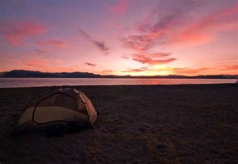 Camping At Pyramid Lake In Nevada A Beautiful Lake In The Middle Of