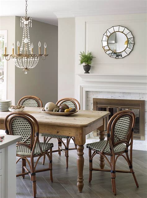 So, let's take a look at these tips for a french bistro style dining room. Love everything about this dining room ... Farmhouse table ...