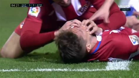 Fernando Torres Horrible Head Injury Youtube