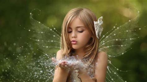 Cute Little Girl With Wings In Green Background Hd Cute Wallpapers Hd