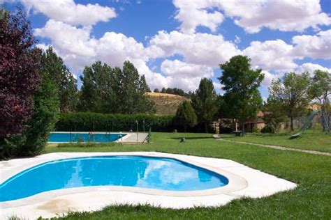Casa el mirador está situado en el mismo casco urbano de letur, muy cerca de la ermita de lo alto y junto al cauce del río segura, ofreciendo una fantástica panorámica del entorno natural de la localidad. El Mirador de Cilleruelo | Casa rural en Cilleruelo
