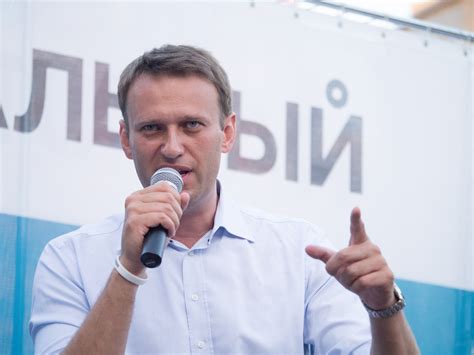 Через год компания ив роше заключает с некой главподпиской контракт на перевозку грузов и в течение четырёх лет аккуратно платит. Навальный пытается вернуть имущество, арестованное в ...