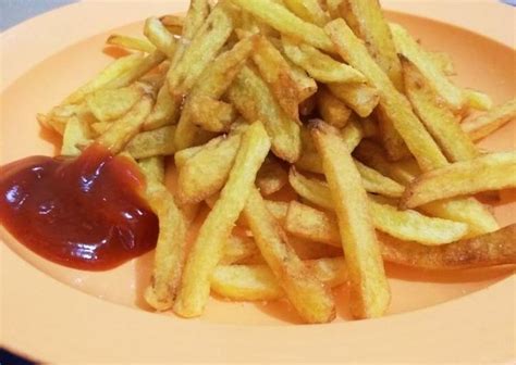 Untuk mendapatkan kentang goreng yang renyah di luar dan empuk di dalam, pilih kentang russet yang banyak mengandung tepung. Cara Membuat Kentang Goreng Tanpa Tepung yang Renyah, Enak ...