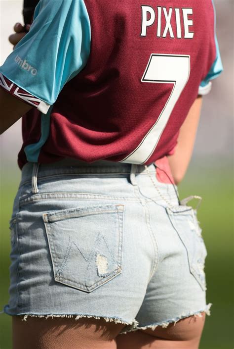 Cheeky Pixie Lott Shows Off Her Bum In Denim Shorts During West Ham