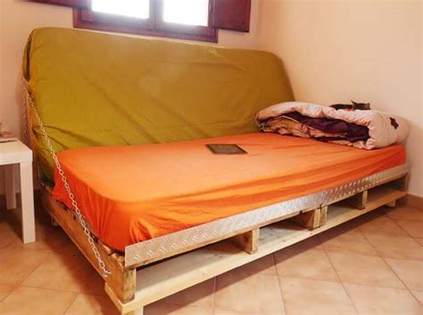 Diy Pallet Sofa Bed