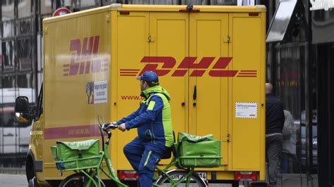 Hermes gibt den standort des verteilzentrums offiziell mit als ich den boten zufällig als ich von der arbeit kam fragte ob er bei der firma hermes arbeitet sagte er. Deutsche Post testet „Just in time"-Pakete mit präziserer ...