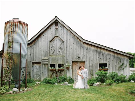 Barn Weddings How To Have One What To Wear And More