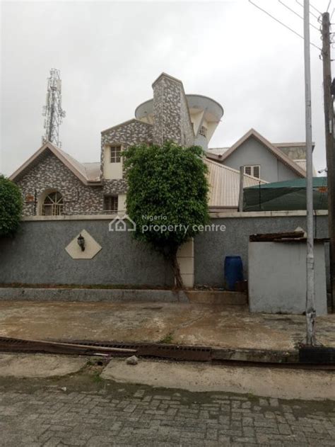 For Sale 1100sqms With A Structure Off Admiralty Road Lekki Phase 1