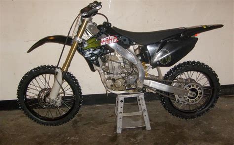 Good product thing is mint. 2005 crf 450r, stage 2 cam, pro circuit T4 exhaust, JD jet ...