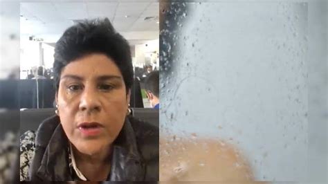 Congresista peruana olvida apagar su cámara y aparece bañándose en vivo