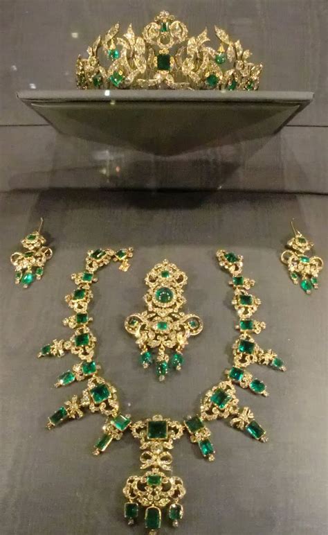 The Danish Emerald Parure Spectacular Royal Jewels Pinterest