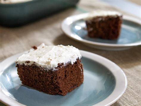 Trisha yearwood debuts gwendolyn dinnerware collection at williams sonoma, inspired by her. Trisha Yearwood's Best Dessert Recipes | Trisha's Southern Kitchen | Food Network in 2020 | Red ...