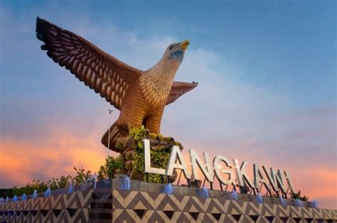 Pulau langkawi di malaysia sangat cocok bagi kamu pecinta wisata bahari yang 'rindu' dengan ketenangan. Berwisata ke Pulau Langkawi di Malaysia? Simak Informasinya
