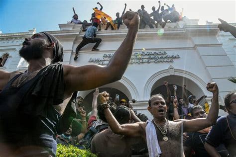 Sri Lanka In Chaos As President Flees And Protesters Reject Interim Leader The New York Times