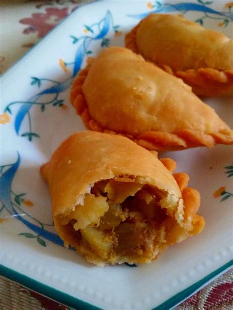 Untuk buat karipap frozen kena goreng sekejap untuk matikan tepung. CORETAN DARI DAPUR: KARIPAP RANGUP- INTI KARI AYAM & KENTANG