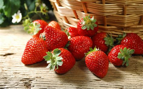 Strawberries Full Hd Wallpaper And Background Image 2560x1600 Id422822