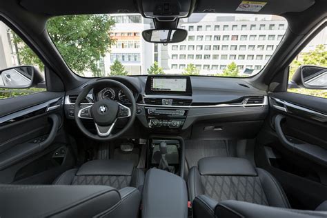 The volkswagen golf is one of our favourite used hatchbacks, so it'll be tough to beat. BMW X1 vs Peugeot 3008 : le match des SUV hybrides rechargeables - Photo #21 - L'argus