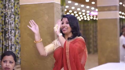 Hot Malayali Aunties Open Wide Navel Show In Orange Saree While Dancing