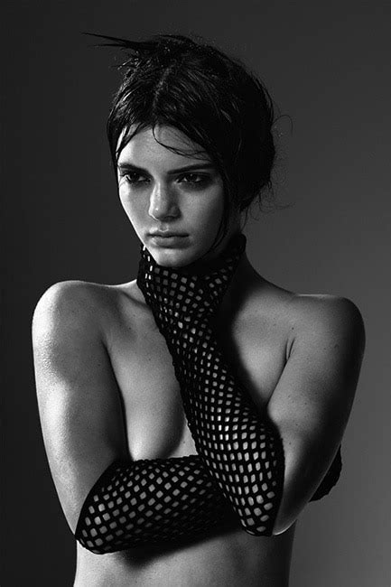Kendall Jenner Poses For A Seductive Picture Kendall Jenner Hot And