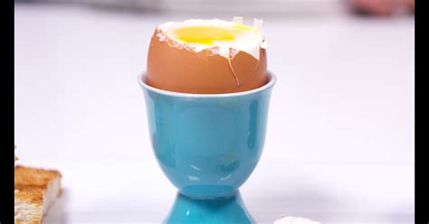 How To Make Martha Stewarts Perfectly Cooked Eggs