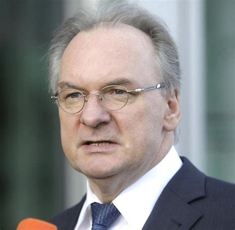 Ministerpräsident kretschmer, kultusminister piwarz und die vorsitzende des landesschülerrates sachsen, joanna kesicka, beantworten die fragen von jugendreportern aus sachsen. Sachsen-Anhalt: Ministerpräsident Haseloff für ...
