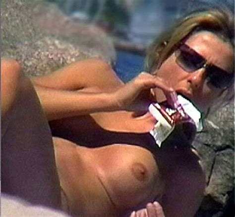 Pictures Showing For Jennifer Aniston Caught Topless On Beach