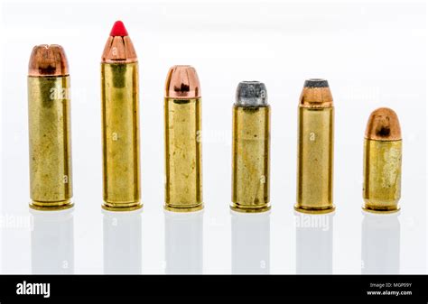 Eine Zeile Und Sammlung Von Big Bore Pistole Munition Einschließlich