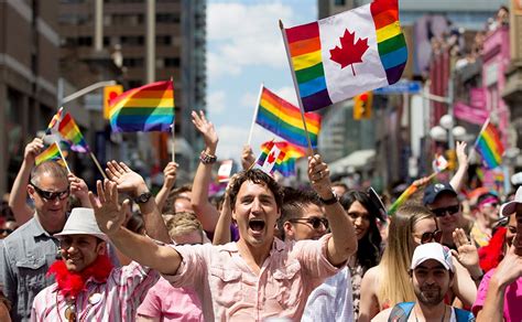 Justin Trudeau Becomes First Canadian Pm To March In Torontos Pride