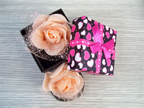 A gift for your bff isn't like any other present you give other regular folks—like your boss or even a family member. 10 Amazing Wedding Party Gifts for Awesome Friends