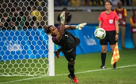 Gosto muito da modalidade, acho importantíssima a representatividade, ela atrai público. Futebol feminino: Brasil x Austrália - 22/03/2018 ...