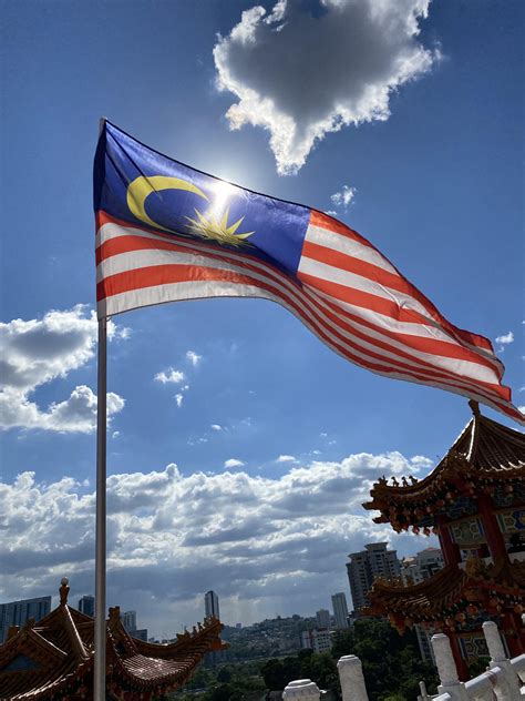 If you add the fantastic subway system, there is no hot place you cannot access. Jalur Gemilang on a day with good weather : malaysia