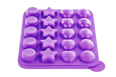 You simply pour the prepared batter over the bottom cavity (once you've sprayed it with a flour baking spray like pam or crisco) and spread it evenly using a spatula (or a pie cutter like i used). Nonstick-Bakeware-Silicone-Baking-Pieces in 2020 | Cake ...