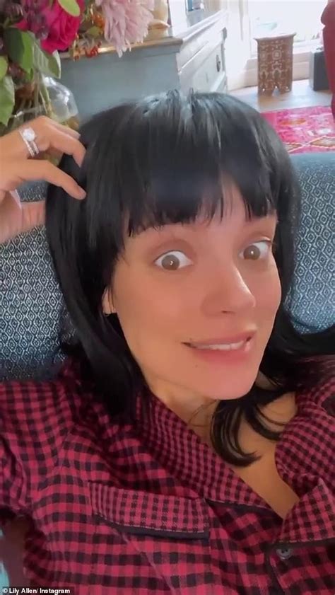 Lily Allen Hits Back After Being Criticised For Just Sharing Freebies On Instagram Daily Mail