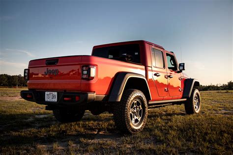 Edmunds also has jeep gladiator pricing, mpg, specs, pictures, safety features, consumer reviews and more. Yes! Jeep Is Stuffing A Hemi V8 Under The Wrangler's Hood ...