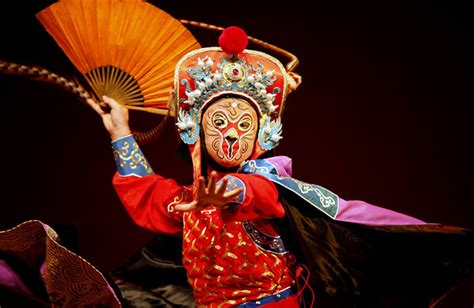 The face changing, a trade secret, is called bian. Chengdu Sichuan Opera Mask-Changing Show Ticket Booking 2021