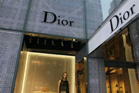 Do You Know The History Of Dior In The Retrospective Show In Paris