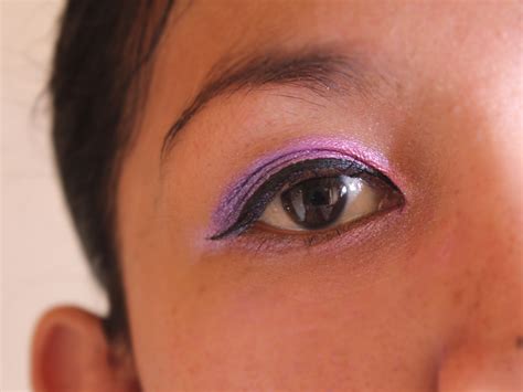 The drop shadow needs to be stretched out, so it appears more realistic. How to Apply Two Tone Eyeshadow: 7 Steps (with Pictures ...